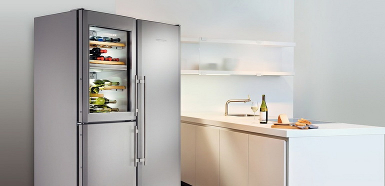 Ways to arrange a freezer in refrigerators