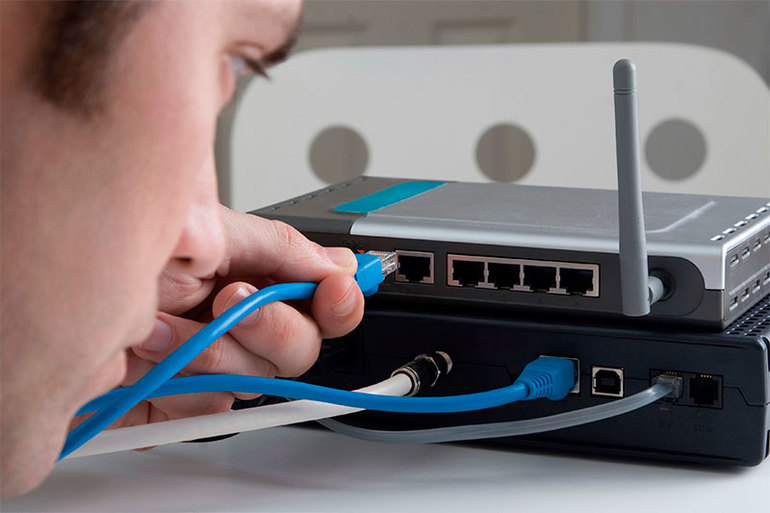 How to connect a router to a laptop
